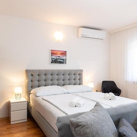 Seaside Guesthouse By Jr City Apartments Jadranovo Esterno foto